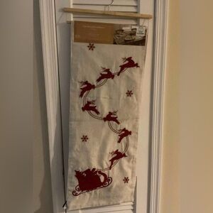 Cupcakes & Cashmere At Home Christmas Table Runner NWT